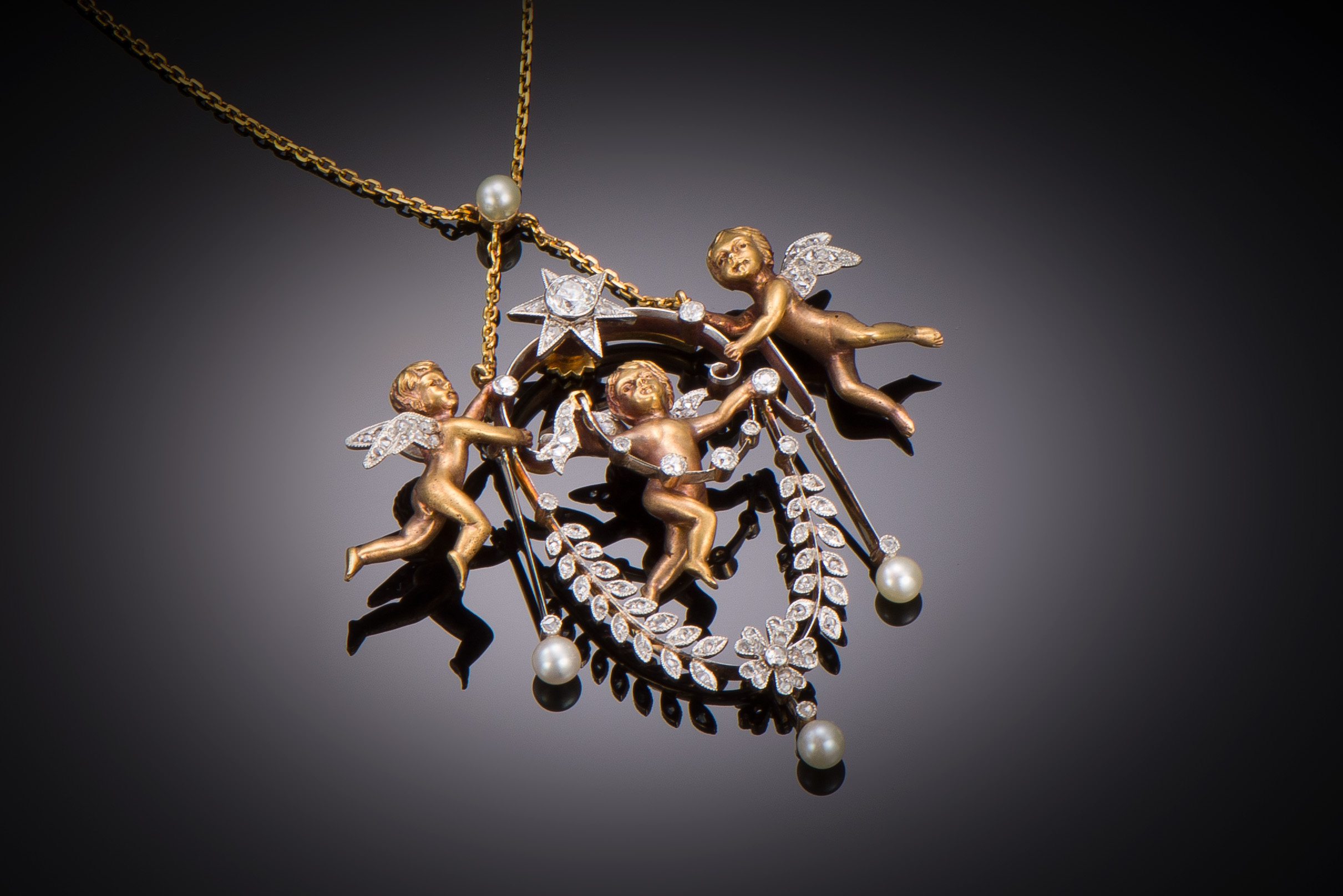 Antique pendant depicting three cherubs, diamonds and pearls, 5 cm x 5.3 cm, 19th century-1