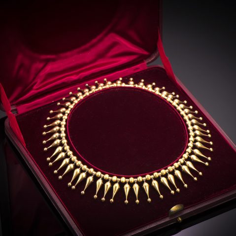 Maison Caillot et Peck: Important neo-Etruscan gold necklace in its case circa 1865