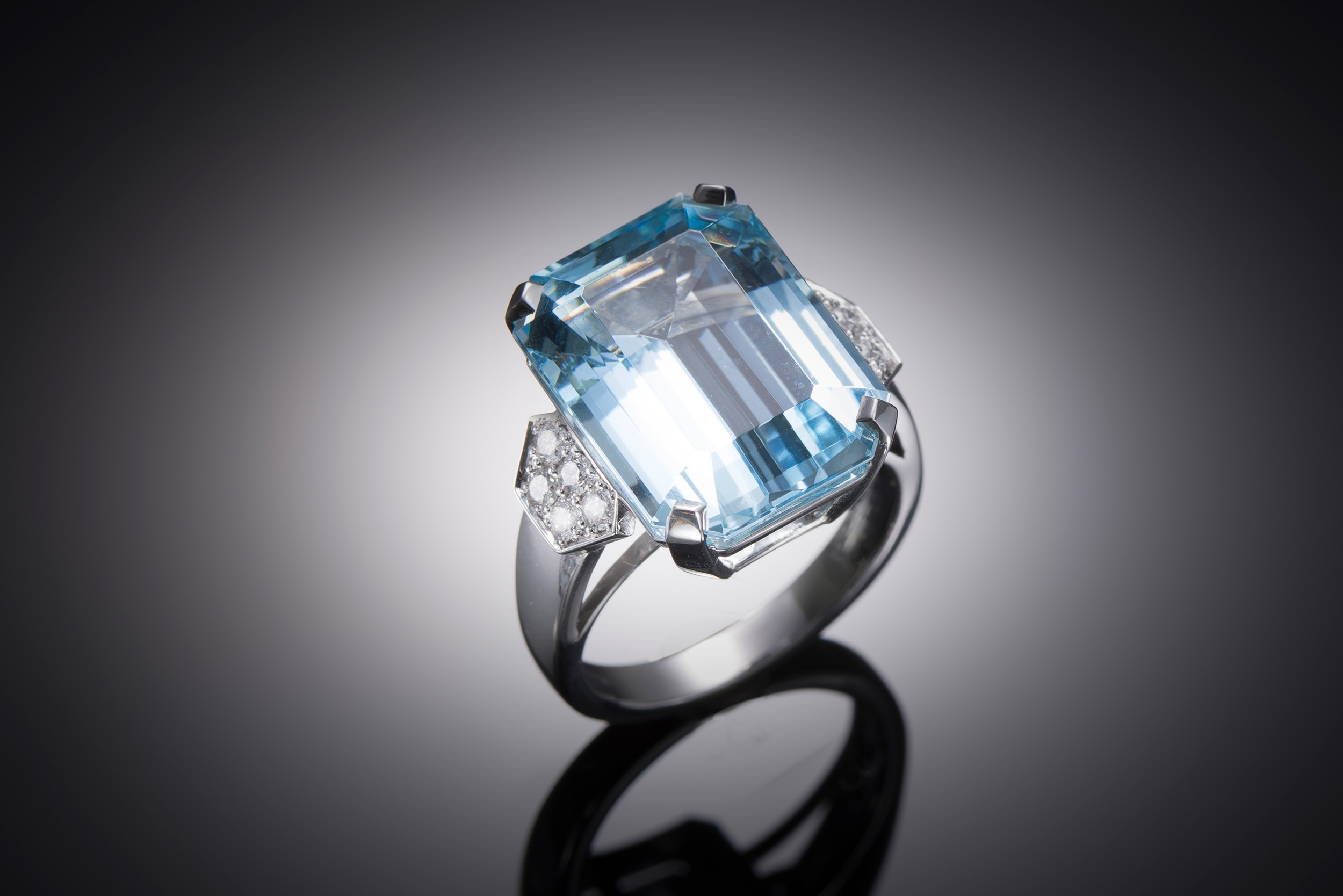 Santa Maria aquamarine (12.89 carats, laboratory certificate) and diamond ring-1