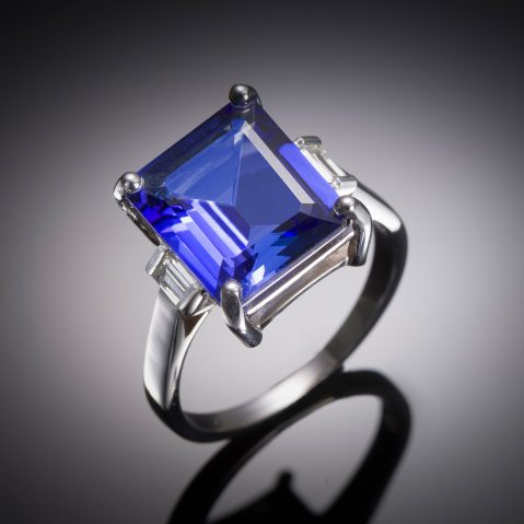 Natural unheated tanzanite ring 6.98 carats deep blue (LFG certificate) baguette diamonds