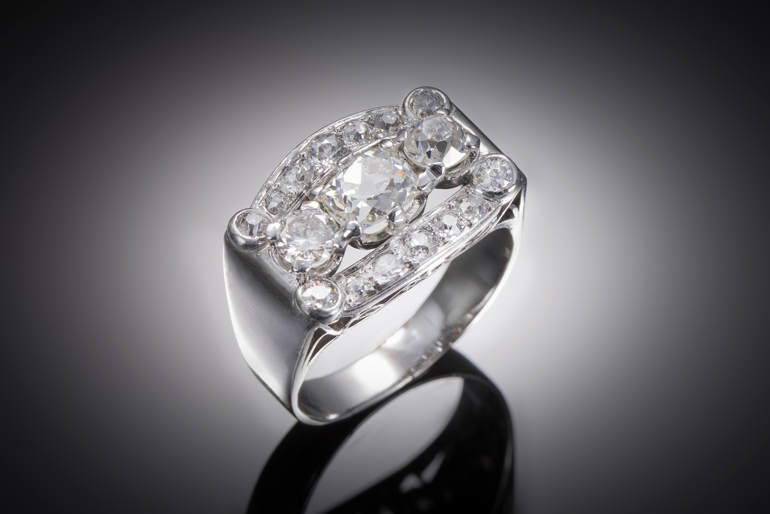 Ring circa 1935 diamonds (1.70 carat) in platinum-1