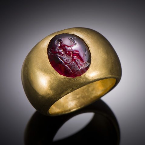 French Wièse 19th century ring with an antique Roman garnet intaglio representing Tyché Fortuna