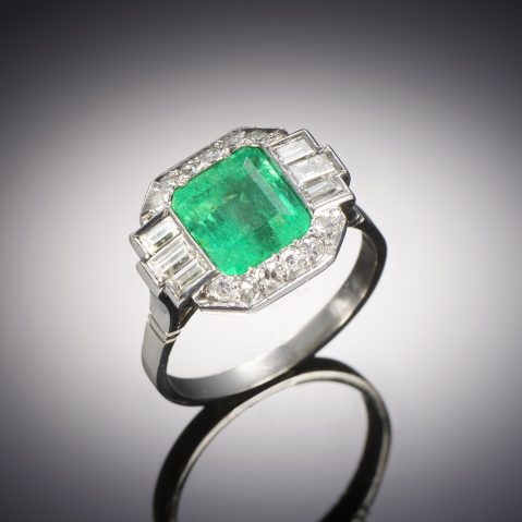 French Art Deco ring with Colombian emerald (laboratory certificate – Minor oil) and diamonds