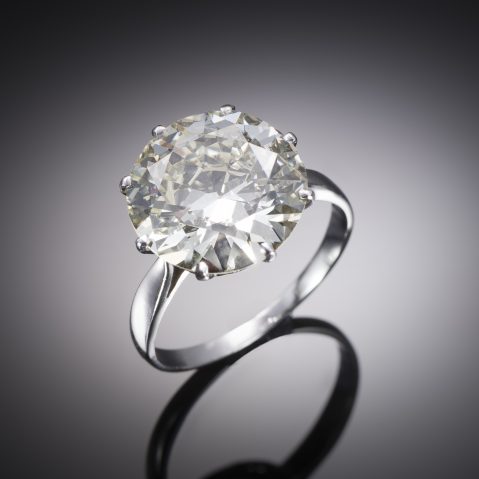 Half-cut (demi taille) diamond solitaire of 8.36 carats with HRD report