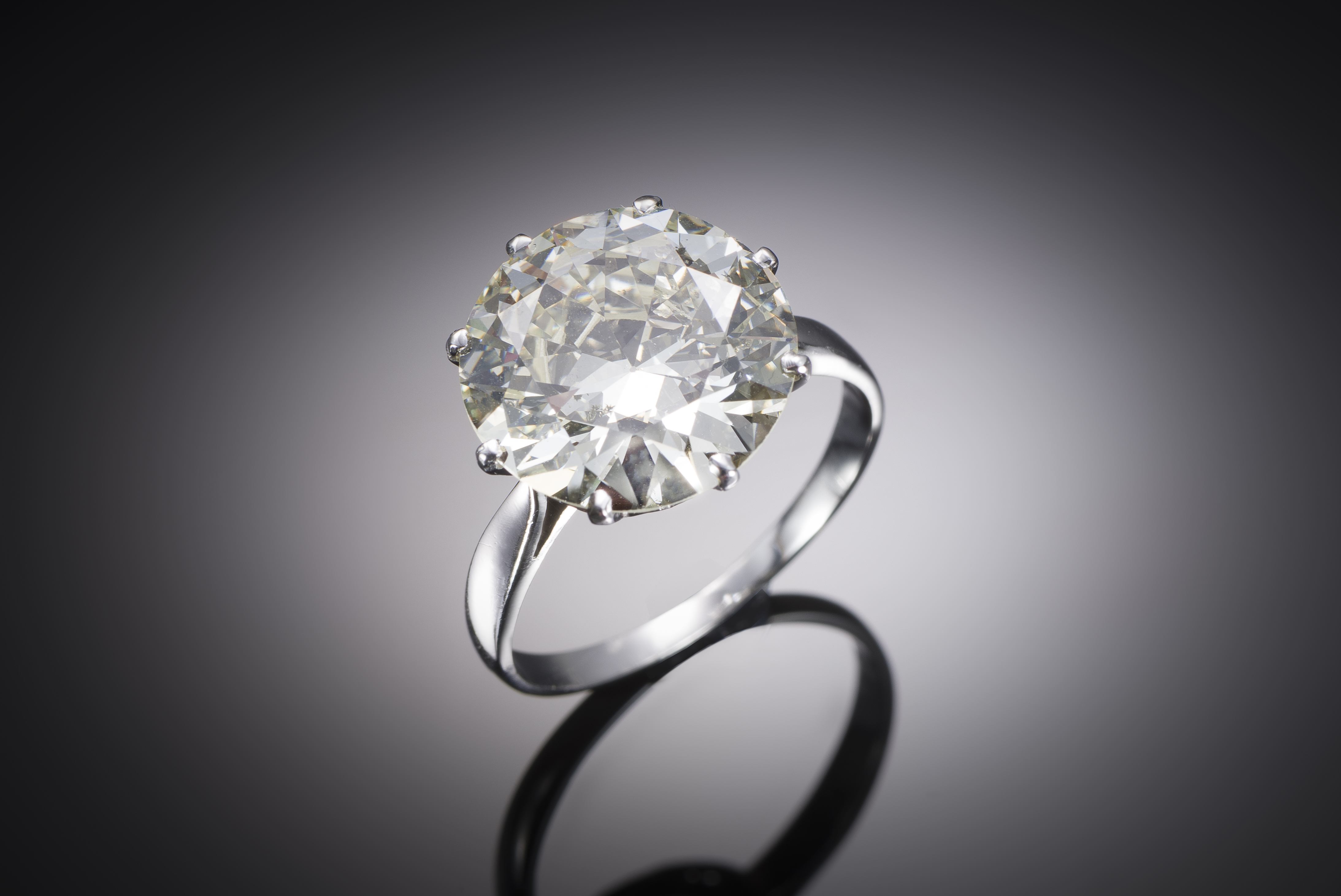 Half-cut (demi taille) diamond solitaire of 8.36 carats with HRD report-1