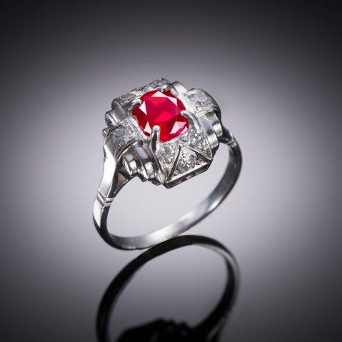 Bague Art déco rubis birman naturel non chauffé rouge intense (certificat laboratoire) et diamants