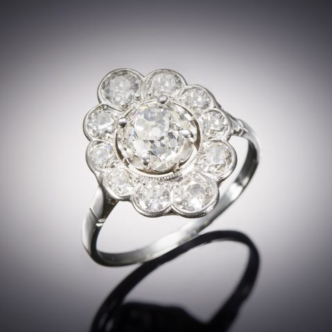 Bague Art déco diamants (2,80 carats dont central 1,38 carat avec certificat LFG). Travail français vers 1930.