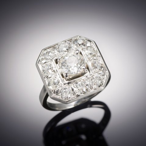 Bague Art déco diamants (2 carats dont principal 1,03 carat). Travail français vers 1930.